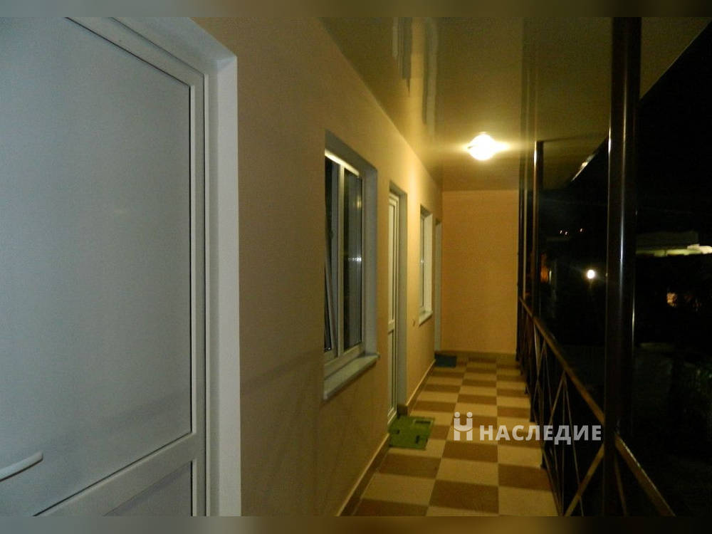 Блочный 3-этажный дом 300 м2 на участке 5.3 сот. Лазаревский, Вардане, ул. Фруктовая - фото 8